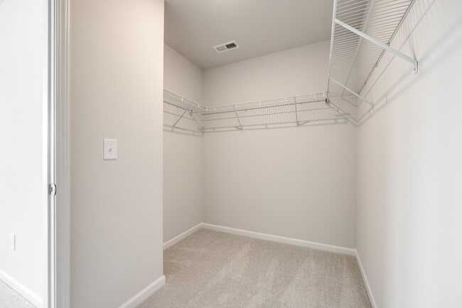 Building Photo - Beautiful 3-bedroom, 3.5 bath townhome in Elizabeth of fabulous Fort Mill!!