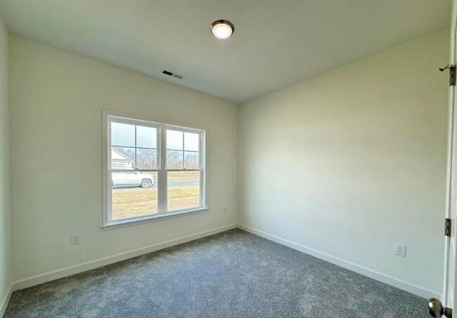 Building Photo - 106 E Sillinger Dr