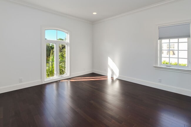 Building Photo - 277 Cordova Rd