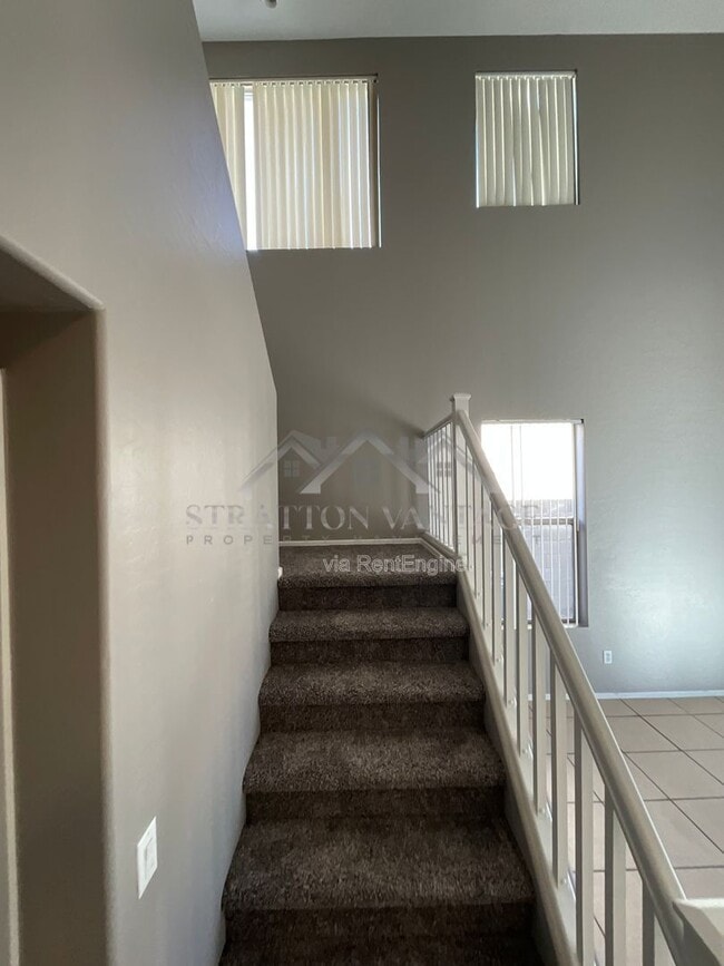 Building Photo - 11381 W Yuma St