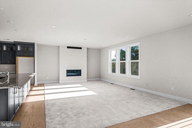 Building Photo - 133 Alroy Rd