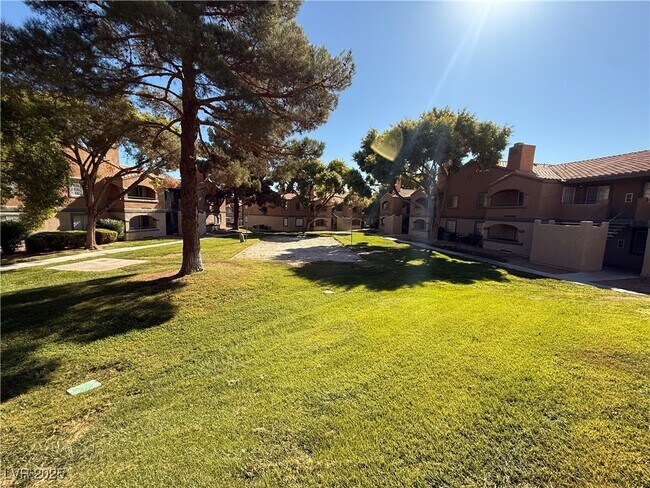 Building Photo - 220 Mission Newport Ln