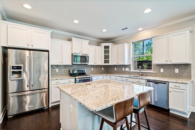 Building Photo - AVAILABLE IN MAY!  Stunning, like-new 4 bedroom, 4 bath home with large fenced yard!