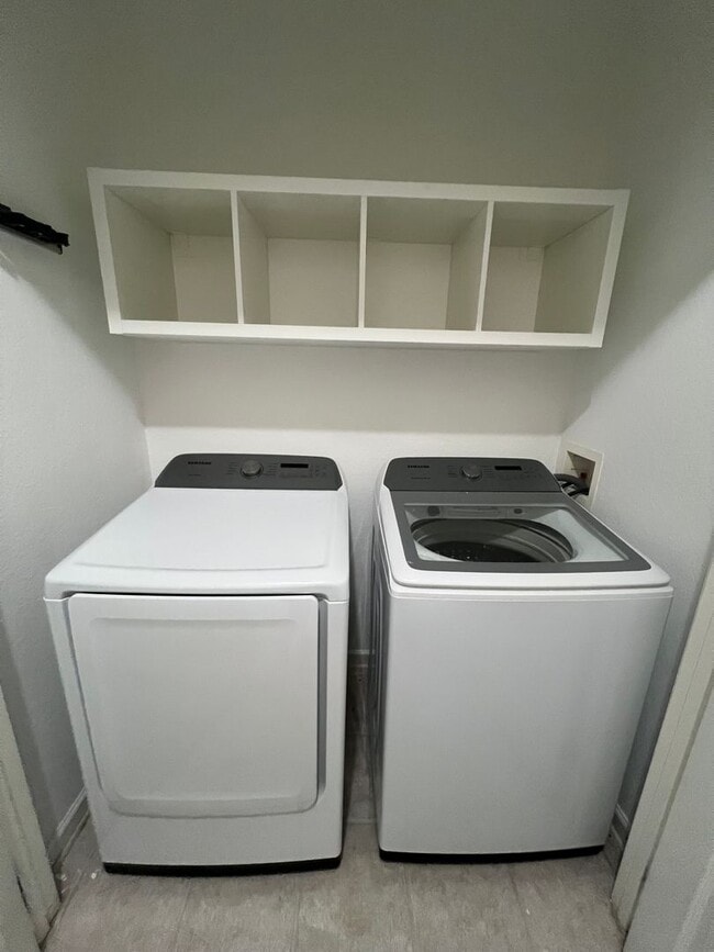 Building Photo - Stunning 3-Bed / 2-Bath Condo in Hunters Creek – Prime Orlando Location