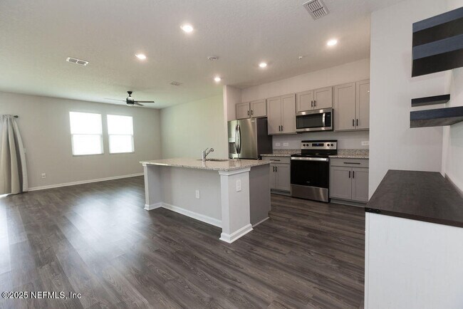 Building Photo - 14655 Macadamia Ln