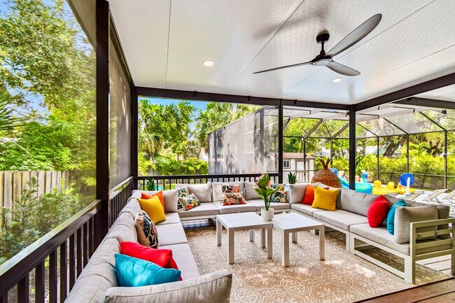 Building Photo - 109 W Hollywood St