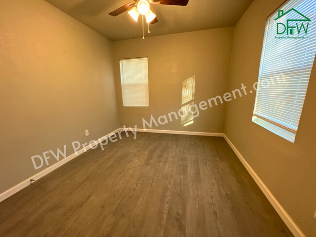 Building Photo - 1605 NW Irwin Ave