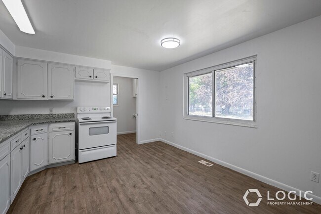 Building Photo - 615 15th St