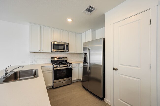 Building Photo - 1521 Pile Trl