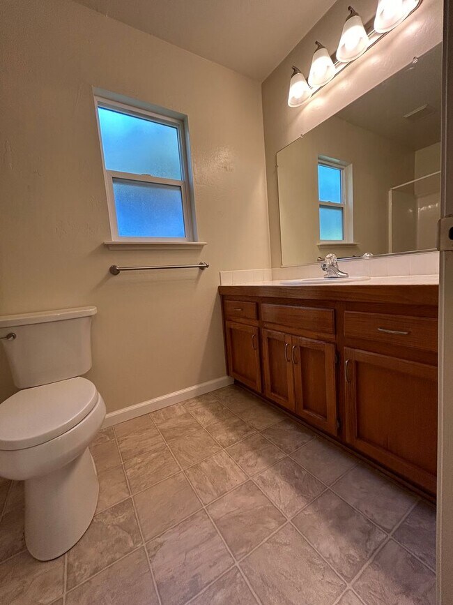 Building Photo - 3615 Stauss Ave