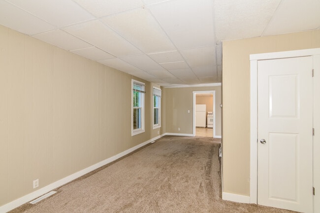Building Photo - 454 Sherburne Ave