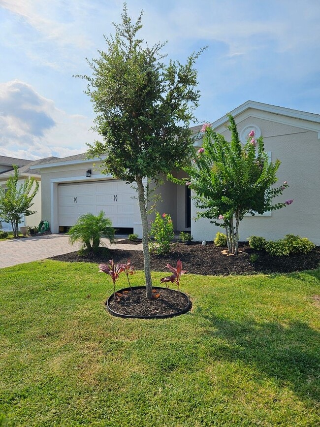Primary Photo - 4 Bedroom 2 bath beautiful spacious home i...