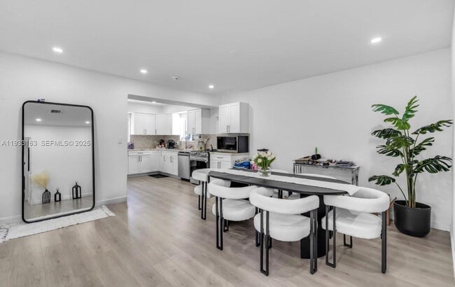 Building Photo - 1735 NE 147th St