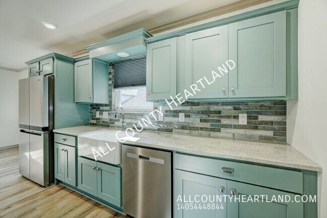 Building Photo - 330 E 6th St