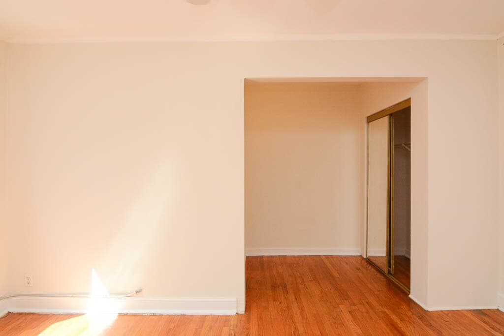 Building Photo - 3345 N Marshfield Ave
