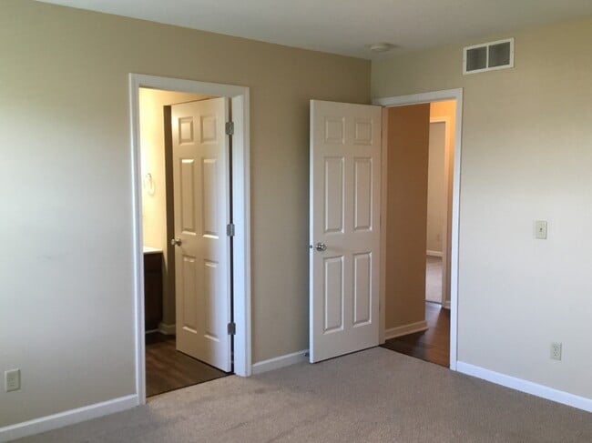 Building Photo - 6328 Sunnybrook Ln