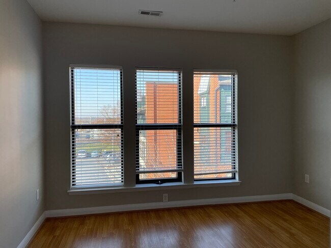 Building Photo - 566 New Bern Station Ct