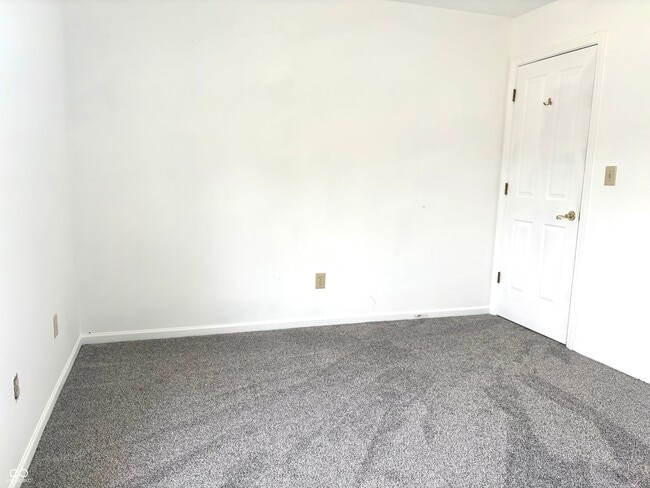 Building Photo - 11052 Oakspring Dr