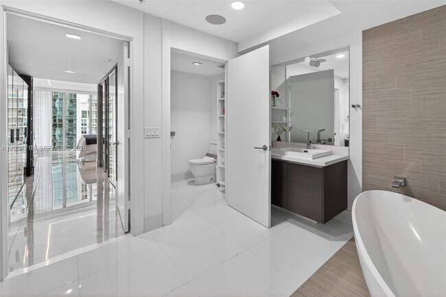 Building Photo - 300 Sunny Isles Blvd