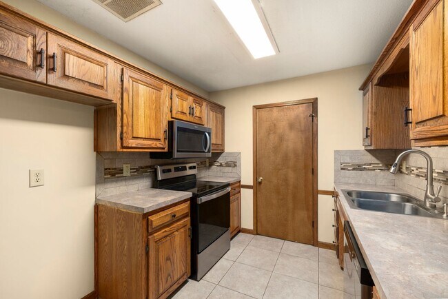 Building Photo - S1005-MF2