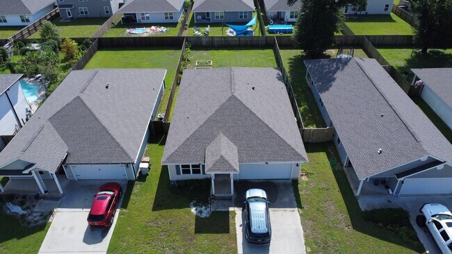 Building Photo - 5462 Peach Dr