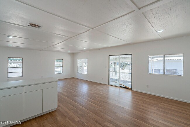 Building Photo - 334 N 83rd St