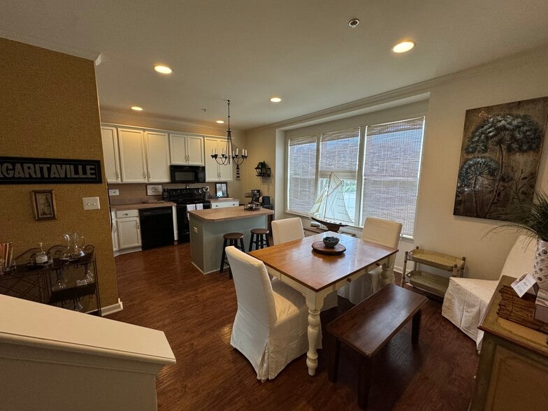 Building Photo - 35821 S Gloucester Cir