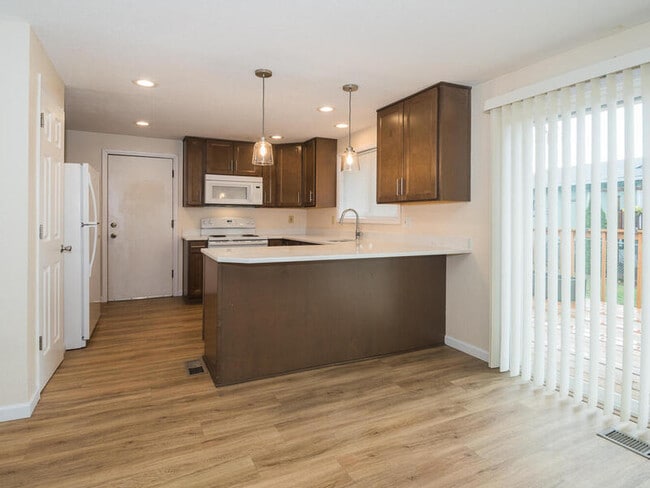 Building Photo - 1475 SW Orchard Ave