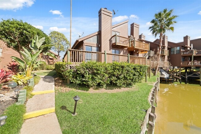 Building Photo - 717 Davis Rd