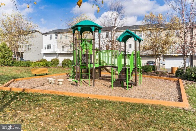 Building Photo - 25621 Pleasant Valley Rd