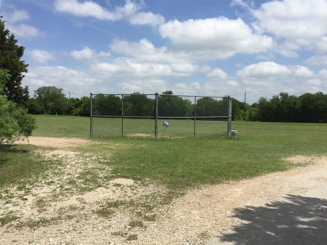 Building Photo - 718 Decker Prairie Dr