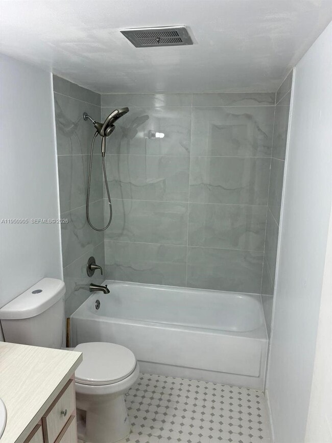 Building Photo - 1450 NE 191st St