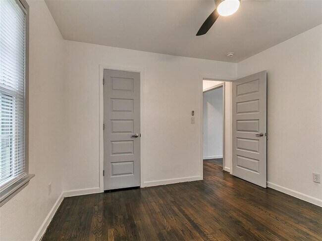 Building Photo - 1338 South Dr