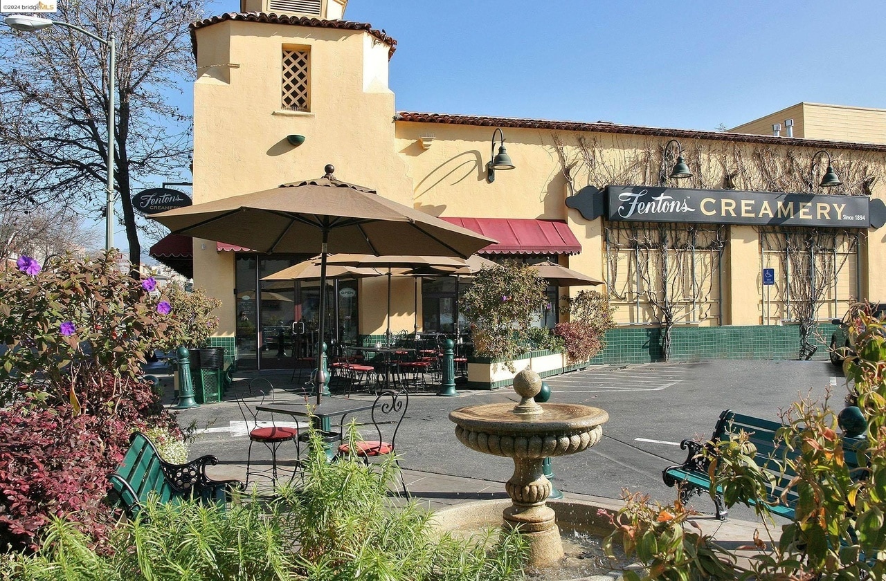 Building Photo - 3877 Howe St