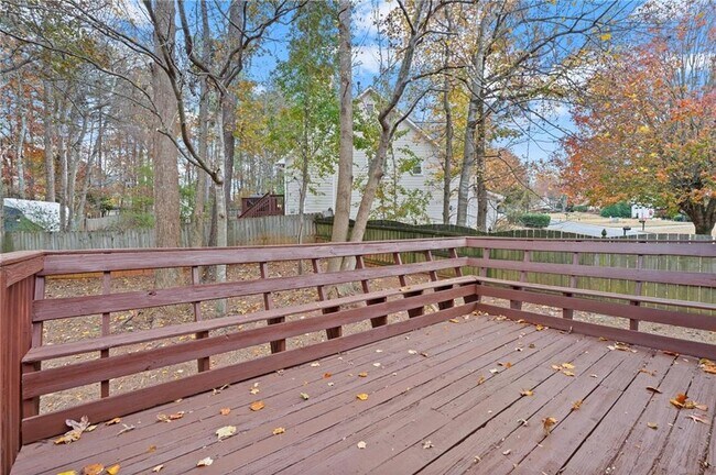 Building Photo - 16 Valleyside Dr