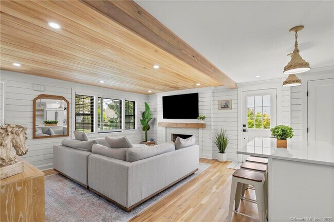 Building Photo - 22 Oldfield Dr