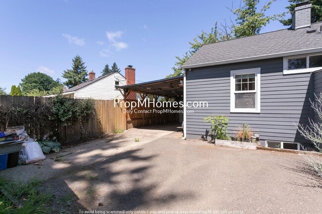 Building Photo - NE Portland Gem w/ Entertainers Backyard +...