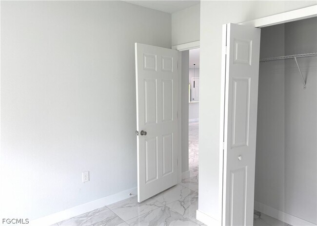 Building Photo - 825 Porter St E