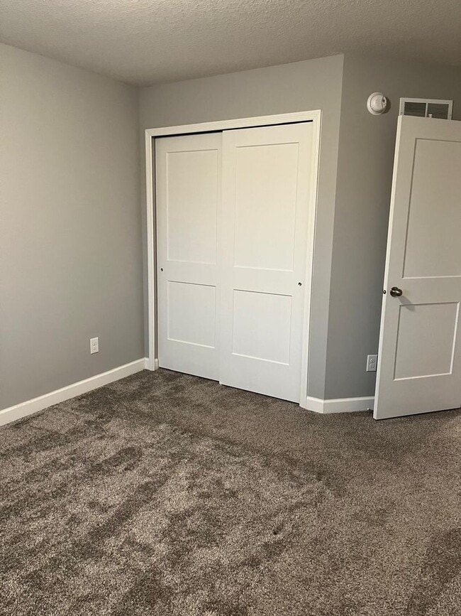 Building Photo - Stunning End Unit 3bed 3bath Townhome in W...