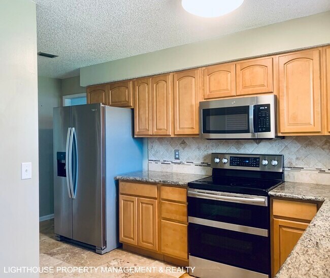 Building Photo - Spacious 4-Bedroom, 2-Bath with Fenced Yar...