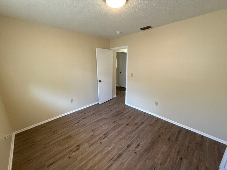 Building Photo - 12080 W Belvedere St