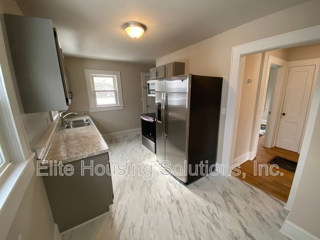 Building Photo - 655 Fisher Rd