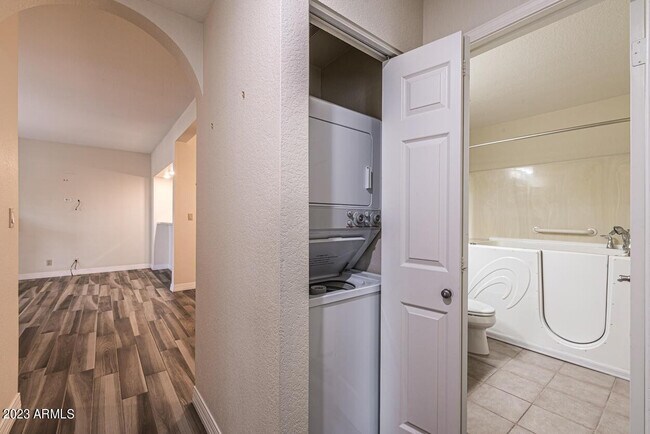 Building Photo - 9708 E Vía Linda