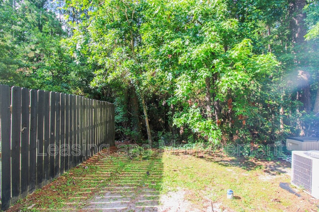 Building Photo - 1247 Island Club Dr