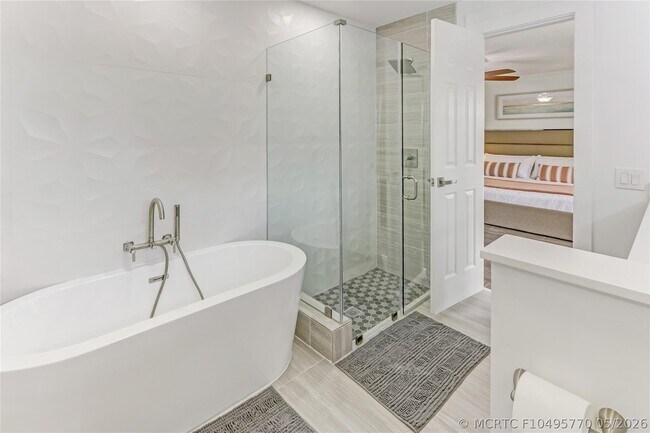 Building Photo - 16643 Redwood Way