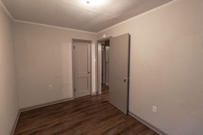 Building Photo - 210 Highview Ave