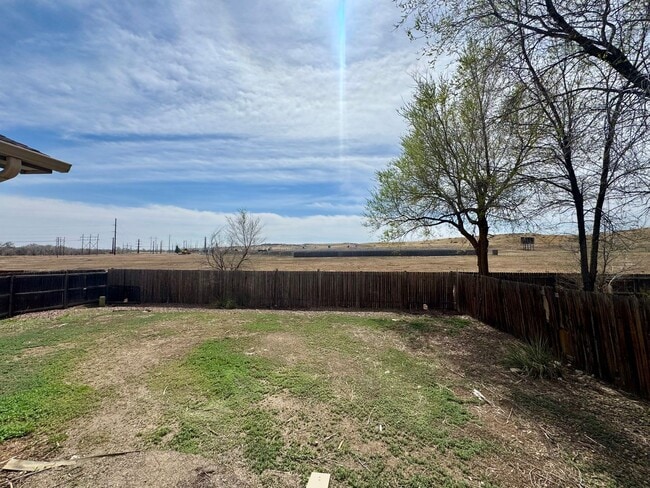 Building Photo - 2 Bedroom +Office in Stratmoor Valley