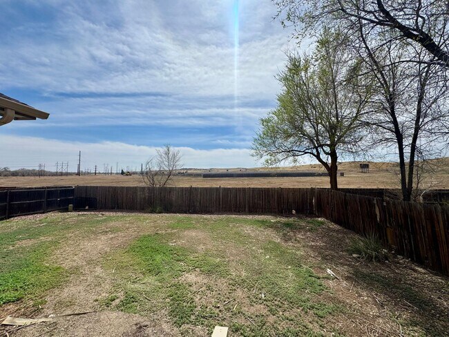 Building Photo - 2 Bedrrom +Office in Stratmoor Valley