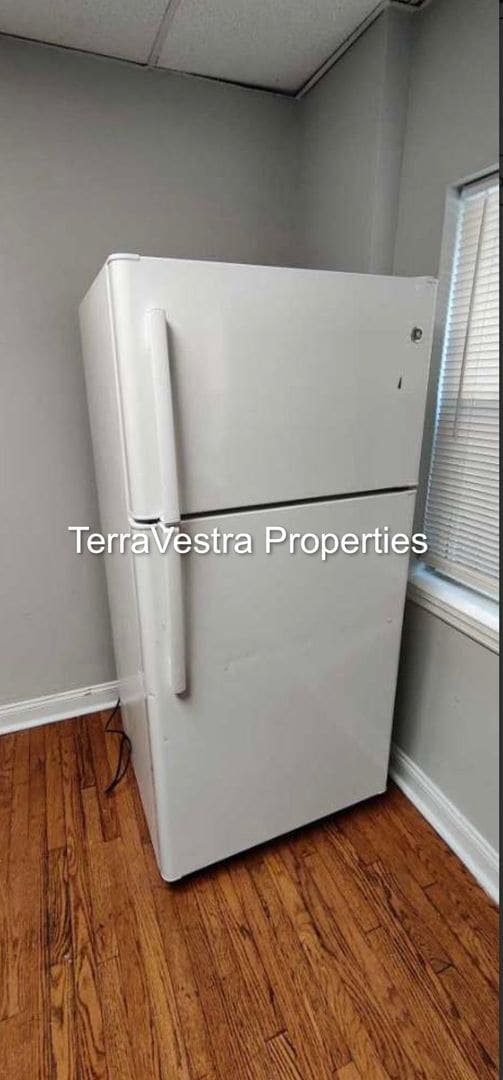 Building Photo - 411 Market St