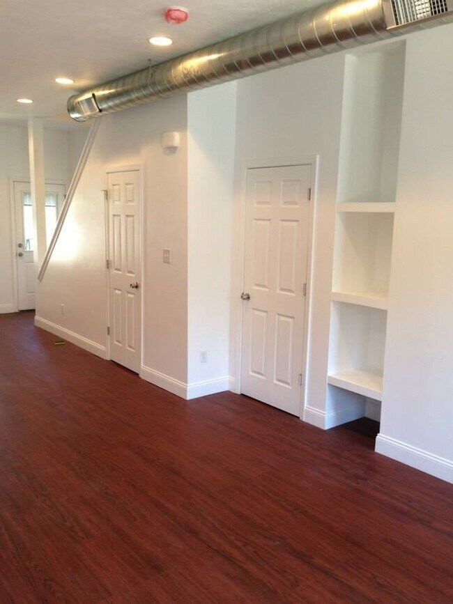 Building Photo - Platinum Quality Renovation in South Side ...